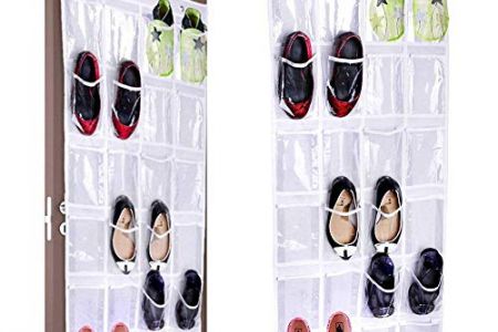 Zapatero detras puerta